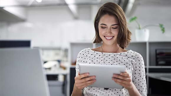 smiling-woman-on-ipad smiling-woman-on-ipad
